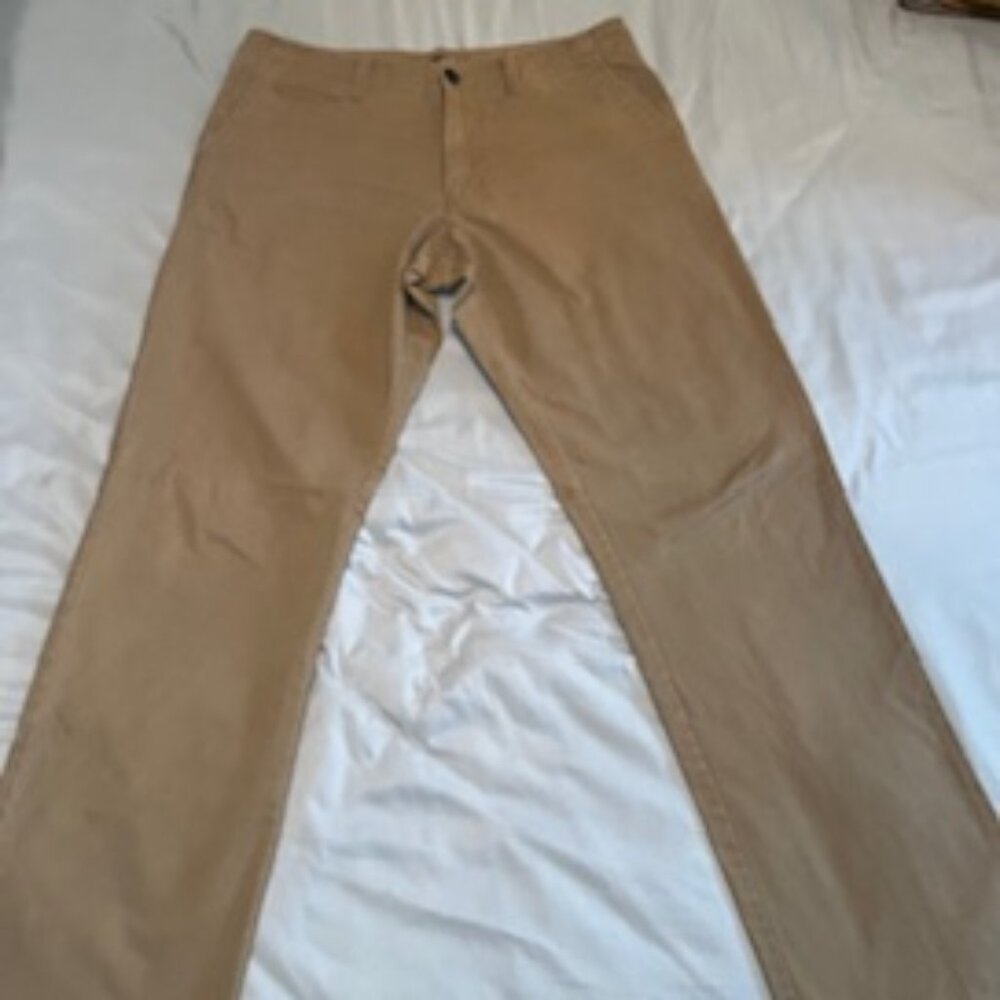Men's Pants- Old Navy Broken -In Straight Khaki Pants 100 % Cotton.  34 X 34
